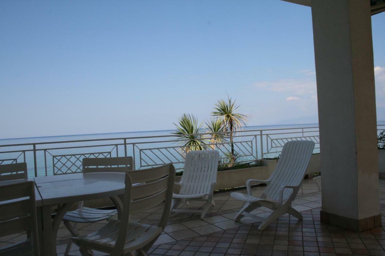 Villa Laura - Sul Mare Pizzo  Buitenkant foto